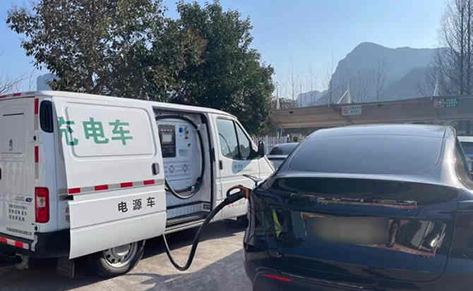 兴隆汽车搭电